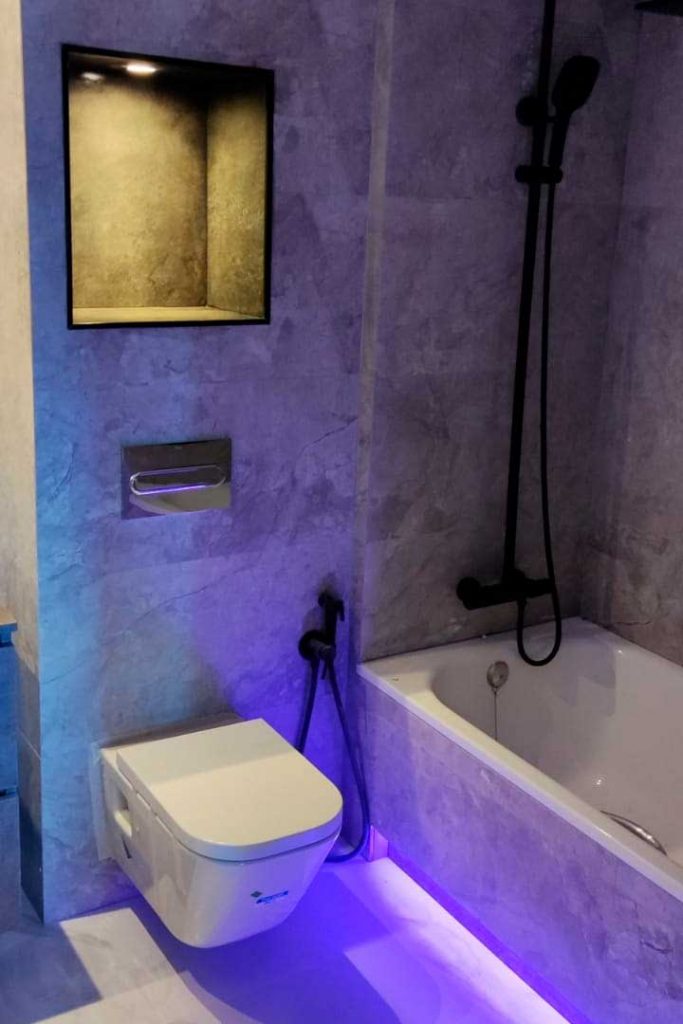 reforma de baño barcelona luz especial