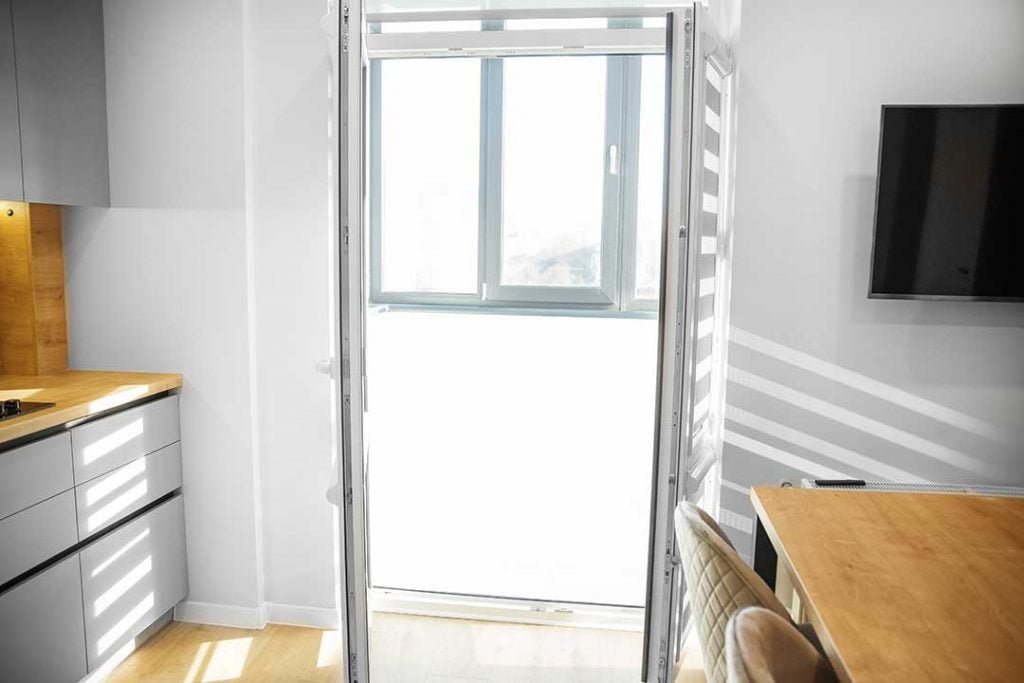 reforma-integral-salon-comedor-pequeño-estudio