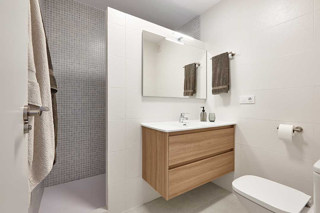 reformas integrales en Sant Andreu -baño moderno ducha