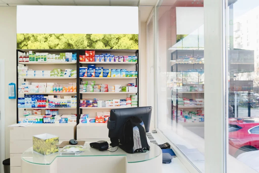 reforma-integral-local-comercial-granollers-farmacia-escaparate reformas de locales comerciales en Granollers