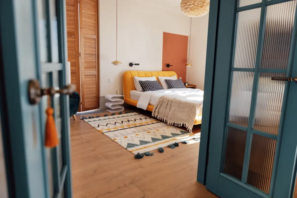 reformas integrales en Nou Barris - reformas en el barrio de la Guineueta - New Look Reformas Barcelona - dormitorio de estilo abierto