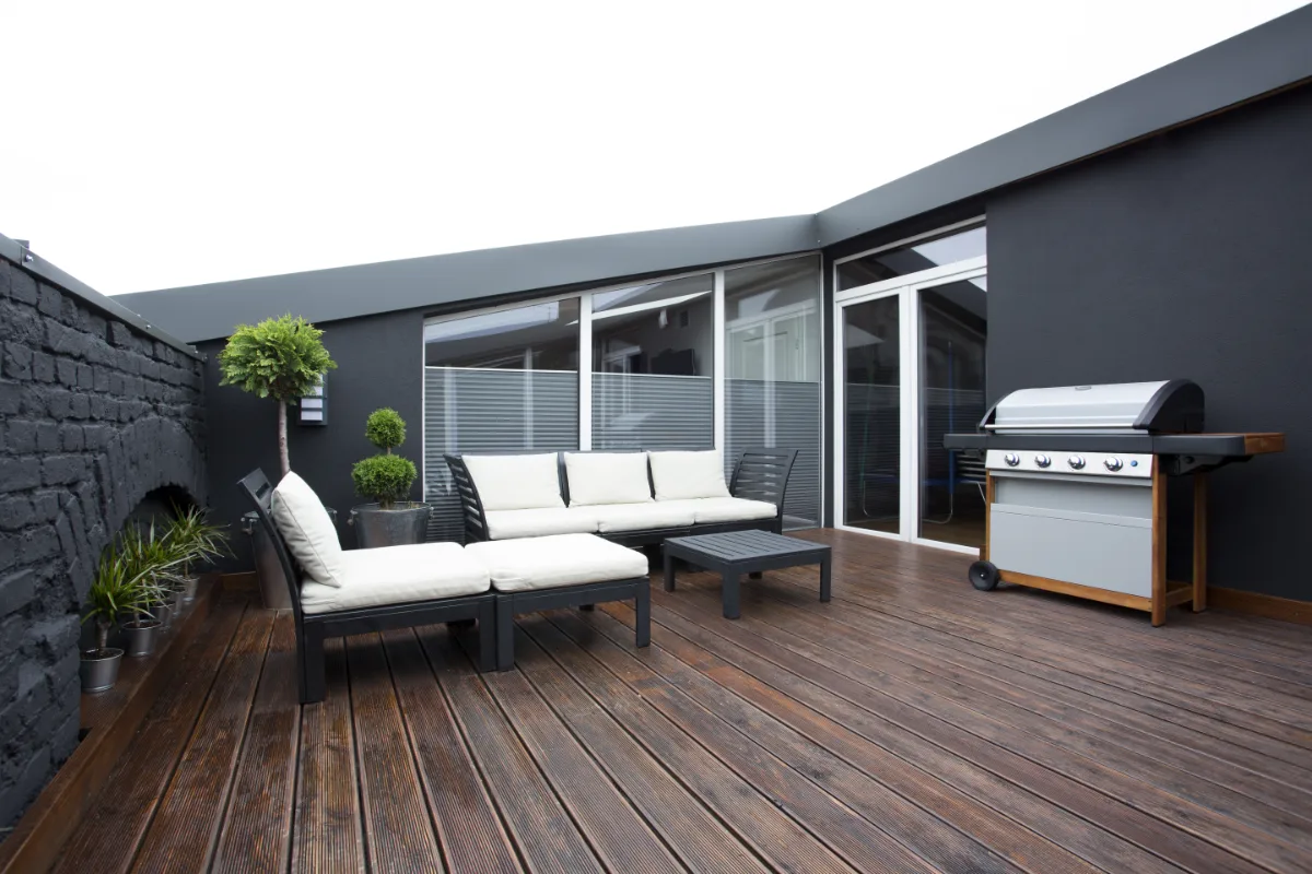 barbacoa en terraza reforma completa de exterior e interior para disfrutar de la terraza en Badalona todo el año