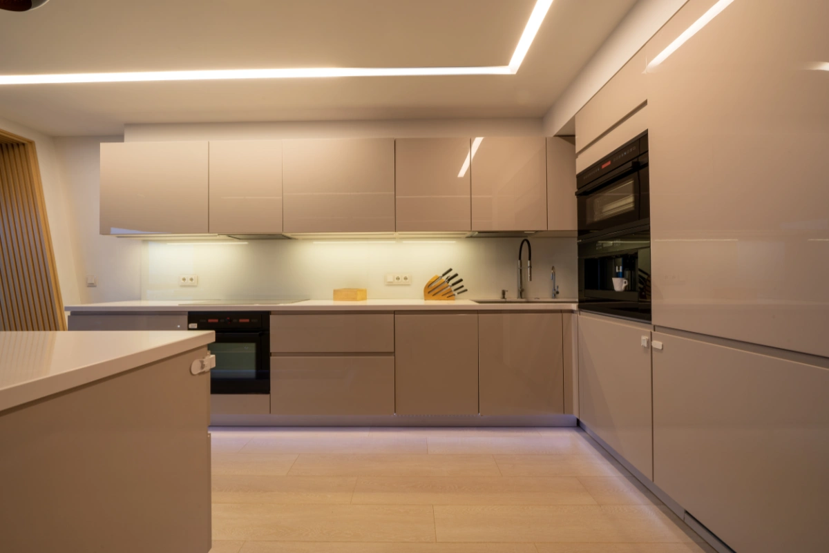 cocina moderna aislar del ruido exterior reformas en Badalona