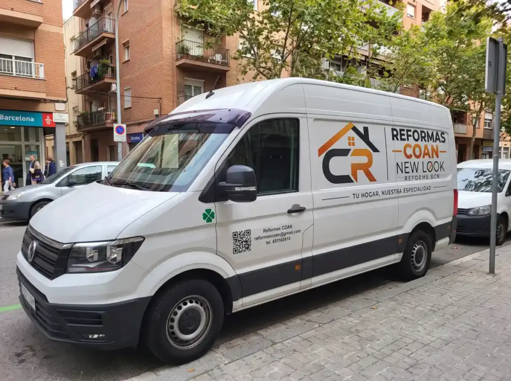 furgoneta para Vaciado de Naves Industriales y Oficinas en Badalona New Look Reformas vaciado de oficinas locales comerciales
